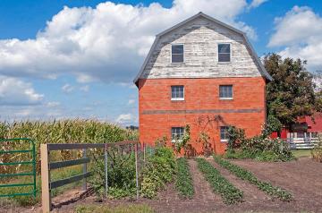 amish-barn-and-garden-david-arment